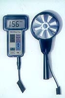 rotating_vane_anemometer.jpg (9175 octets)